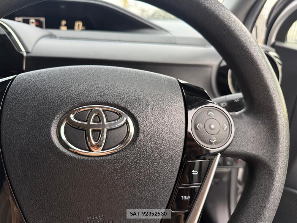 Toyota AQUA 2017-11 2016162-14