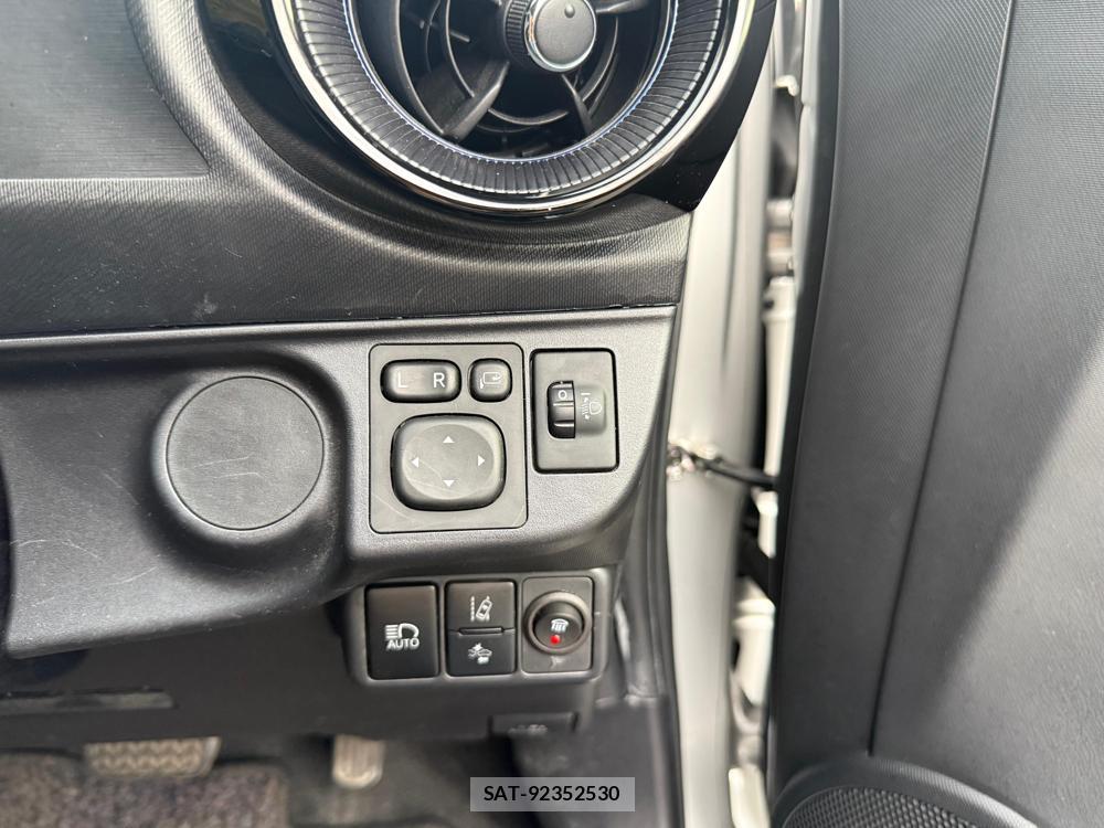 Toyota AQUA 2017-11 2016162-16