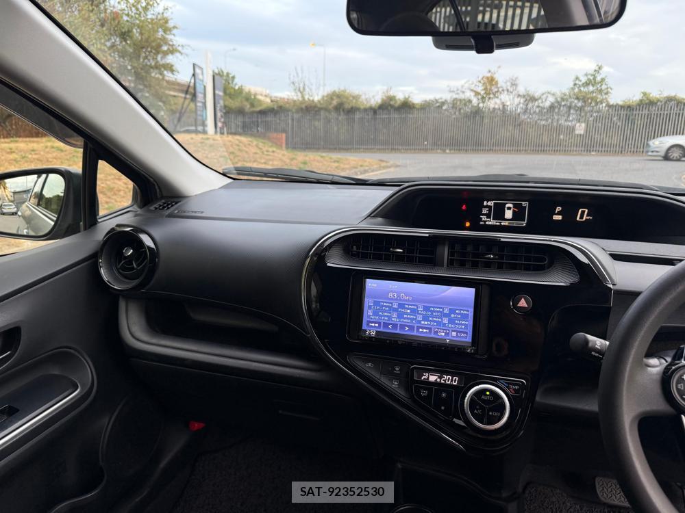 Toyota AQUA 2017-11 2016162-17