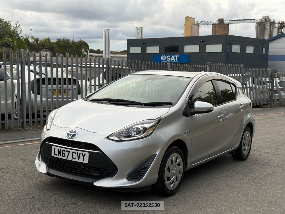 Toyota AQUA 2017-11 2016162-1