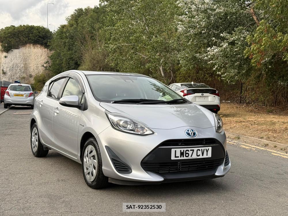 Toyota AQUA 2017-11 2016162-6
