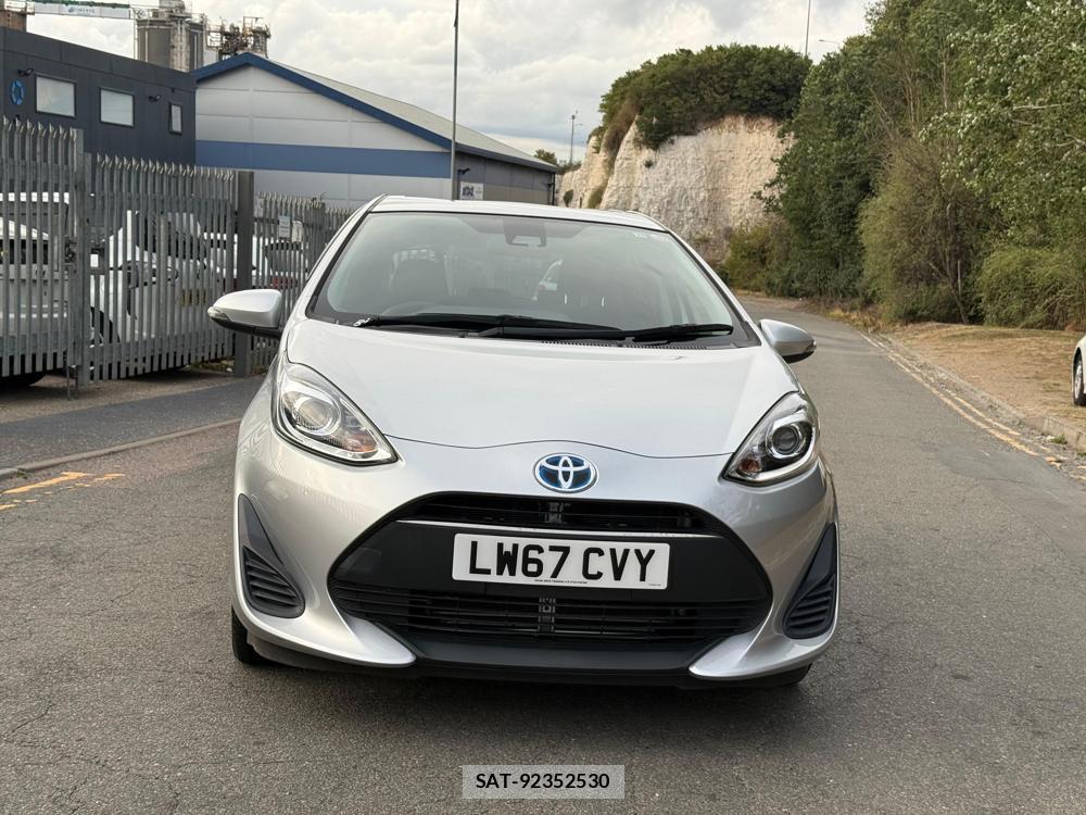 Toyota AQUA 2017-11 2016162-7