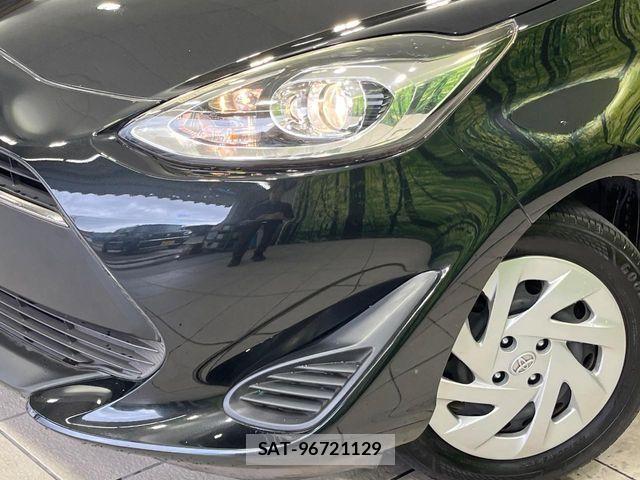 Toyota AQUA 2018-07 8870405-12