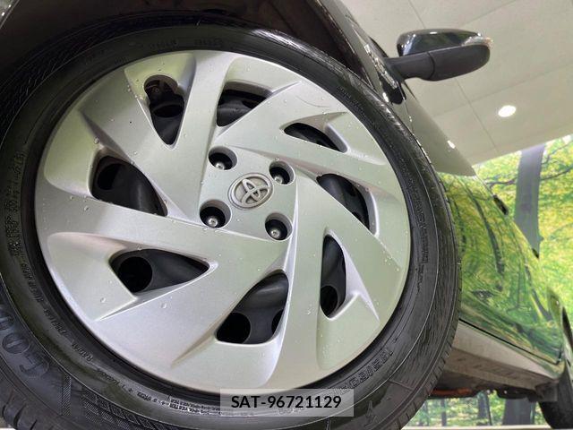 Toyota AQUA 2018-07 8870405-13