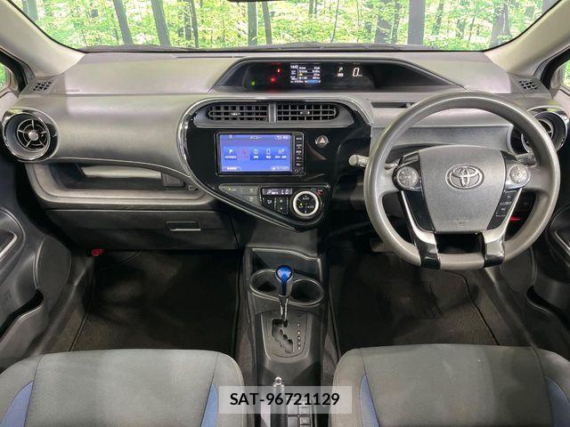 Toyota AQUA 2018-07 8870405-1