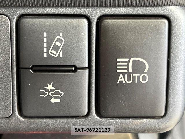 Toyota AQUA 2018-07 8870405-6