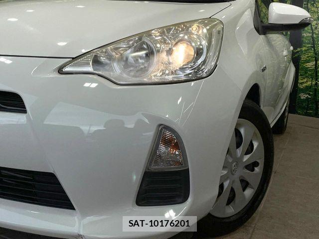 Toyota AQUA 2012-02 8870407-11