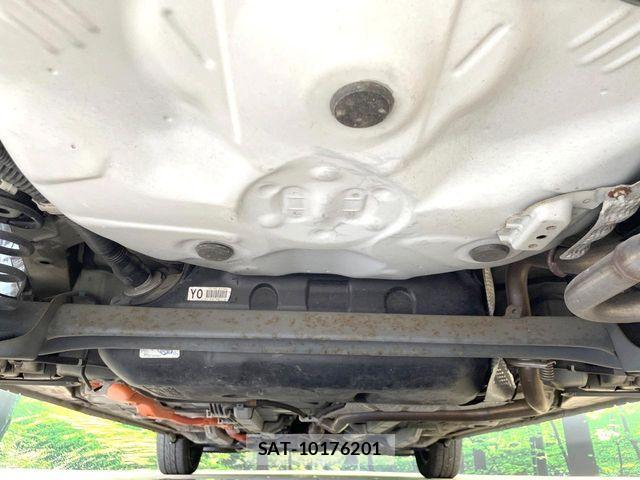Toyota AQUA 2012-02 8870407-18