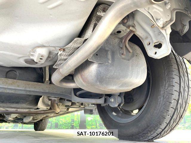 Toyota AQUA 2012-02 8870407-19