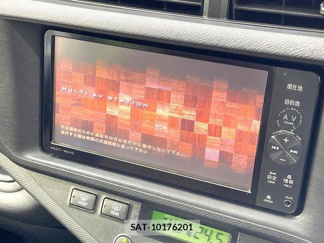 Toyota AQUA 2012-02 8870407-2