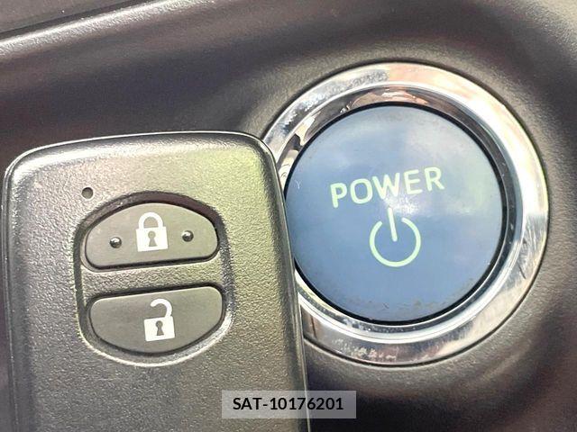 Toyota AQUA 2012-02 8870407-5