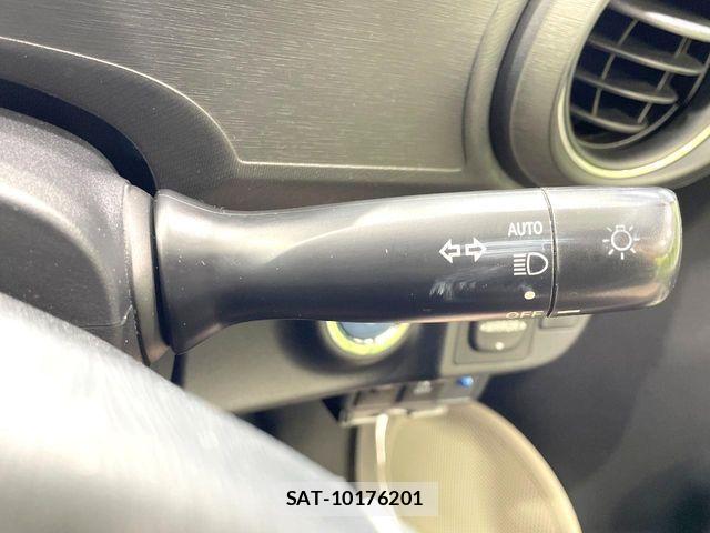 Toyota AQUA 2012-02 8870407-6