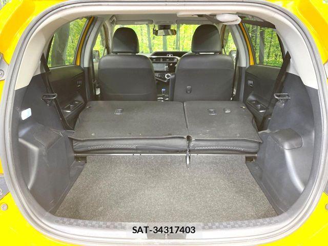 Toyota AQUA 2018-04 8870404-9