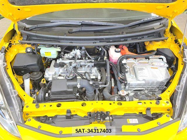 Toyota AQUA 2018-04 8870404-17