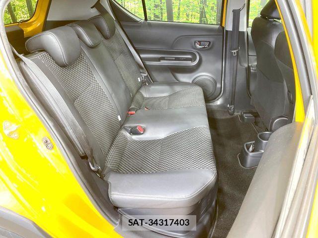 Toyota AQUA 2018-04 8870404-8