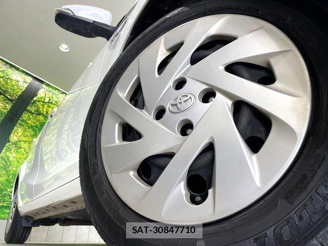 Toyota AQUA 2016-01 8870409-12
