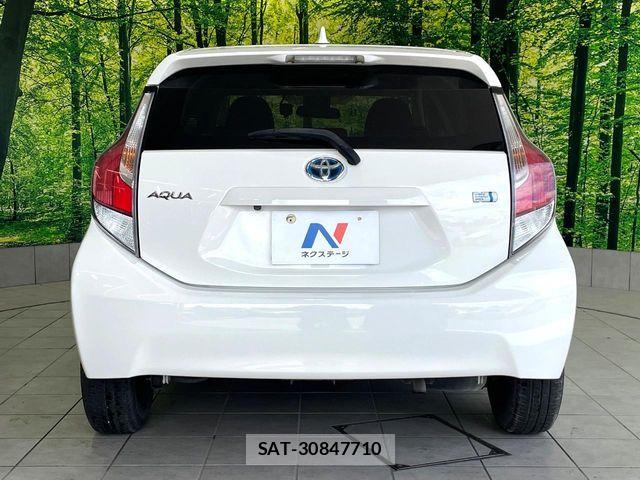 Toyota AQUA 2016-01 8870409-14