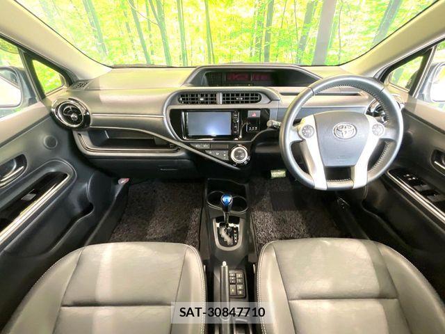 Toyota AQUA 2016-01 8870409-1