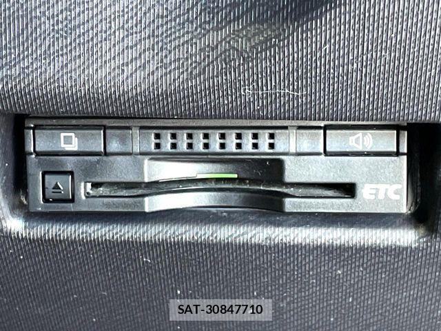 Toyota AQUA 2016-01 8870409-5