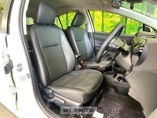 Toyota AQUA 2016-01 8870409-7