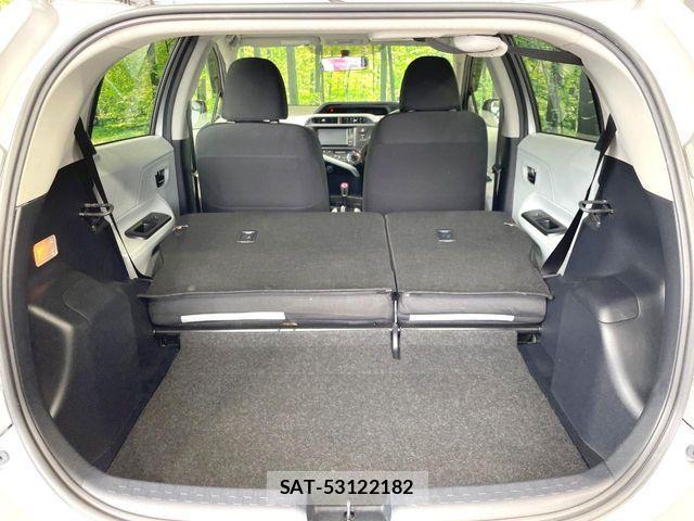 Toyota AQUA 2012-02 8870411-9