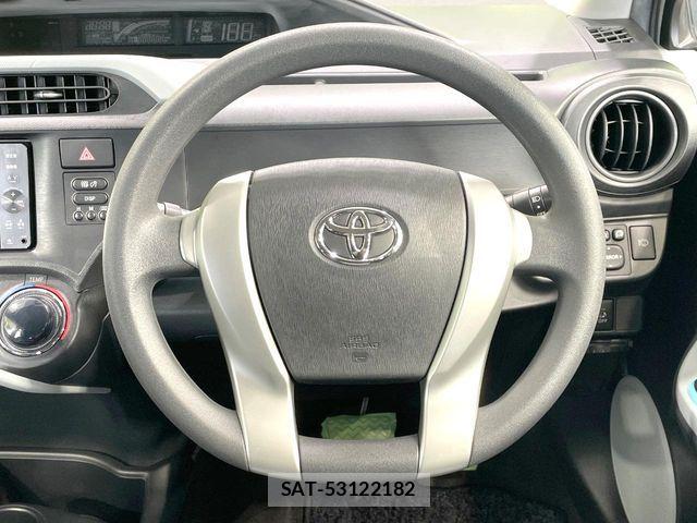 Toyota AQUA 2012-02 8870411-10