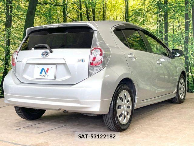 Toyota AQUA 2012-02 8870411-16