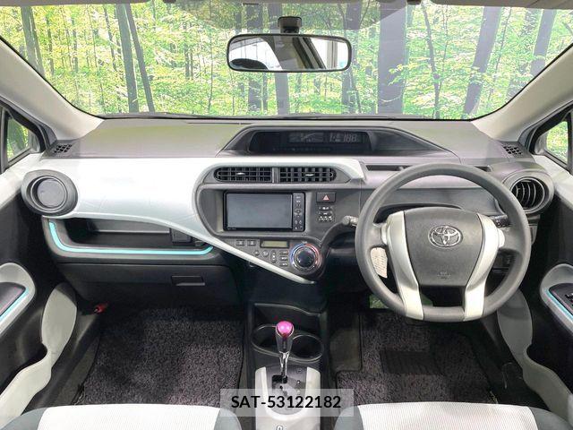 Toyota AQUA 2012-02 8870411-1