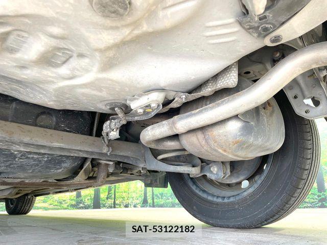 Toyota AQUA 2012-02 8870411-19