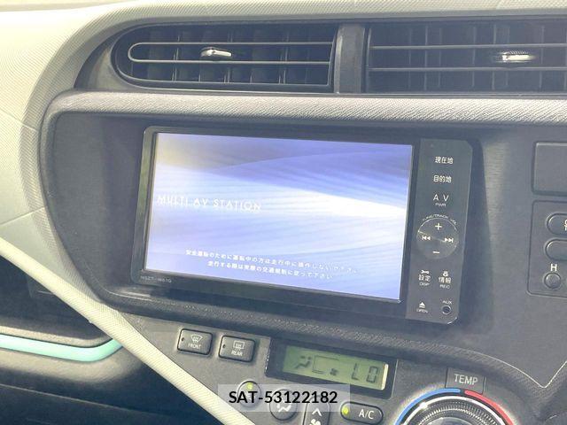 Toyota AQUA 2012-02 8870411-2