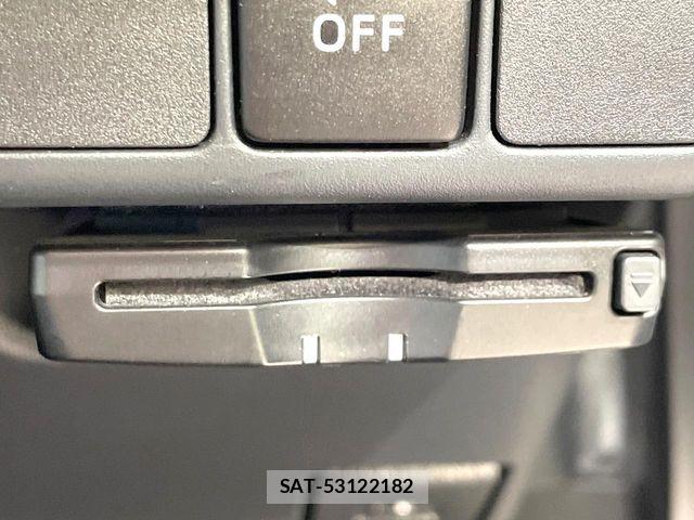 Toyota AQUA 2012-02 8870411-3
