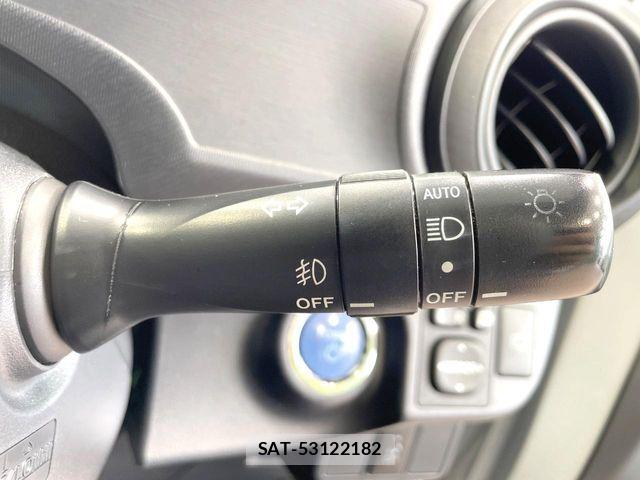 Toyota AQUA 2012-02 8870411-6