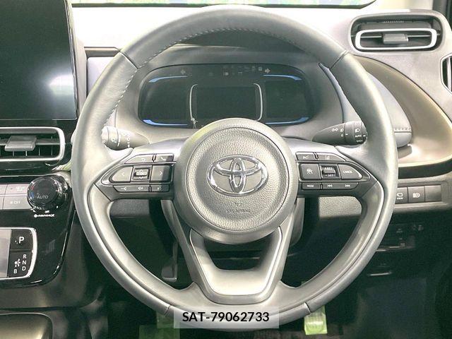 Toyota AQUA 2021-12 8870396-10