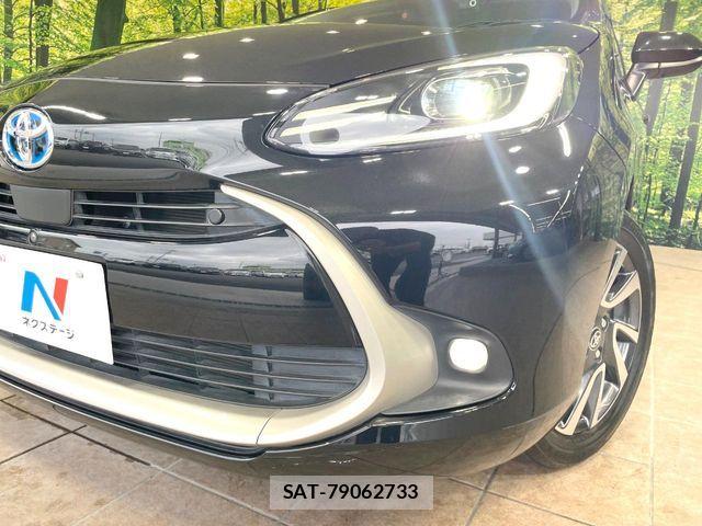 Toyota AQUA 2021-12 8870396-11