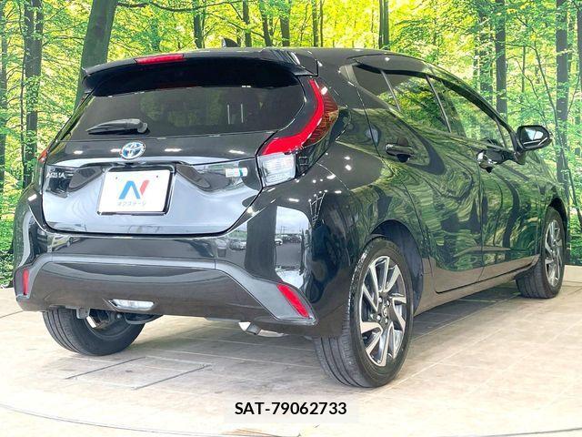 Toyota AQUA 2021-12 8870396-16