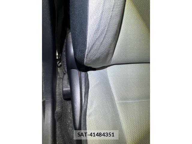 Toyota AQUA 2012-05 8870416-10