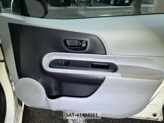 Toyota AQUA 2012-05 8870416-12
