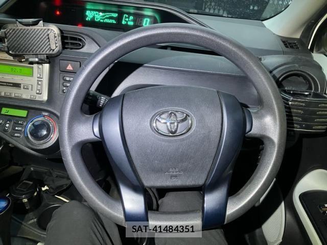 Toyota AQUA 2012-05 8870416-14