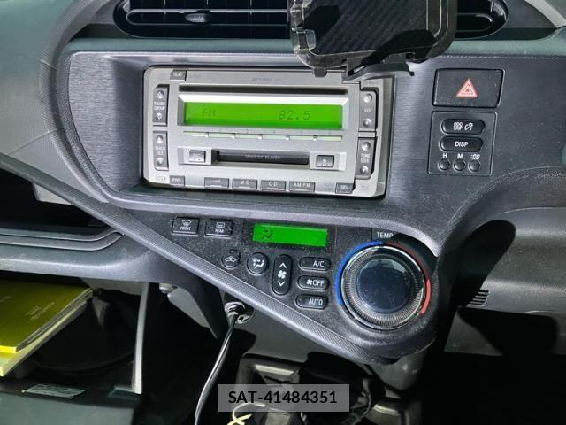 Toyota AQUA 2012-05 8870416-15