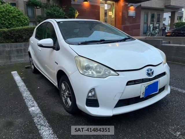 Toyota AQUA 2012-05 8870416-1