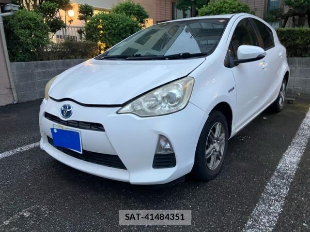 Toyota AQUA 2012-05 8870416-2