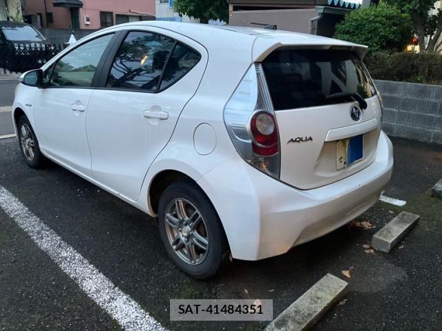 Toyota AQUA 2012-05 8870416-4