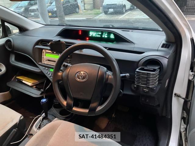 Toyota AQUA 2012-05 8870416-7