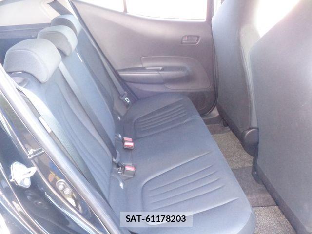 Toyota AQUA 2022-08 8870402-9
