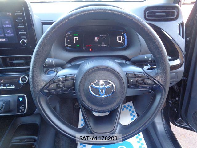 Toyota AQUA 2022-08 8870402-12