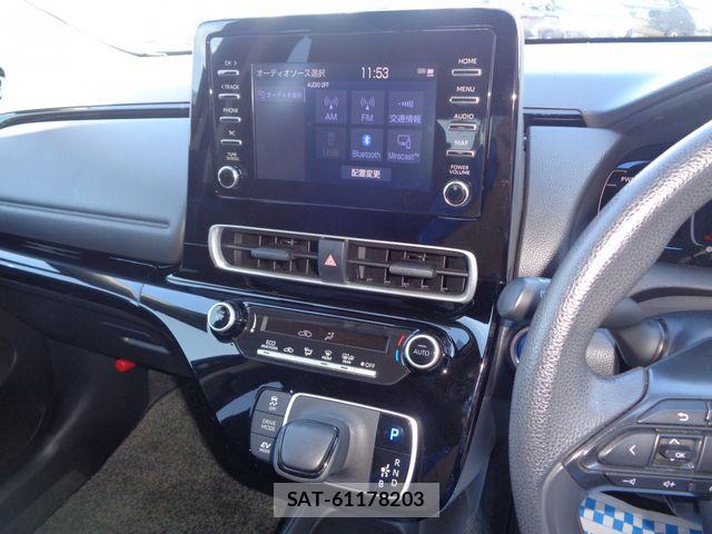 Toyota AQUA 2022-08 8870402-13
