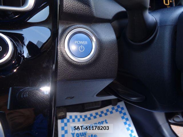 Toyota AQUA 2022-08 8870402-16
