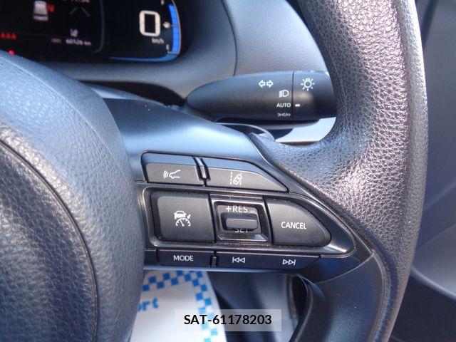 Toyota AQUA 2022-08 8870402-17