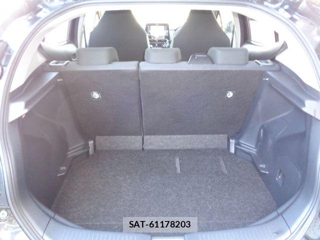 Toyota AQUA 2022-08 8870402-21