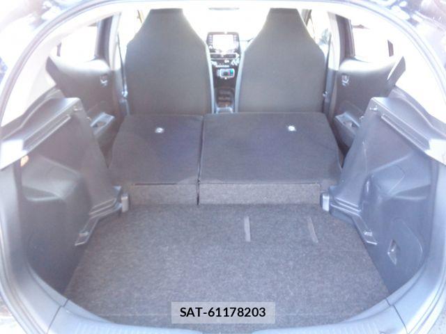 Toyota AQUA 2022-08 8870402-22